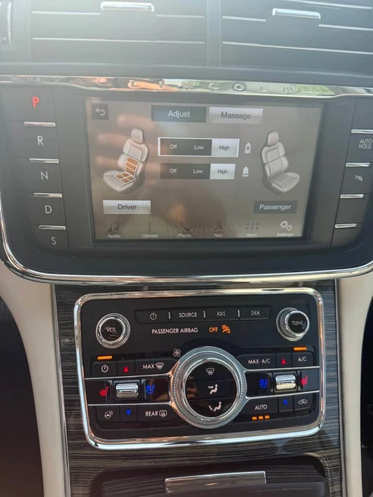 2017 Lincoln Continental 10th Gen - Image 17 of 20
