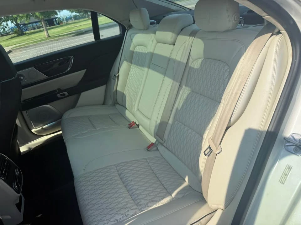 2017 Lincoln Continental 10th Gen - Image 19 of 20