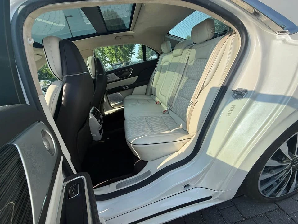 2017 Lincoln Continental 10th Gen - Image 18 of 20
