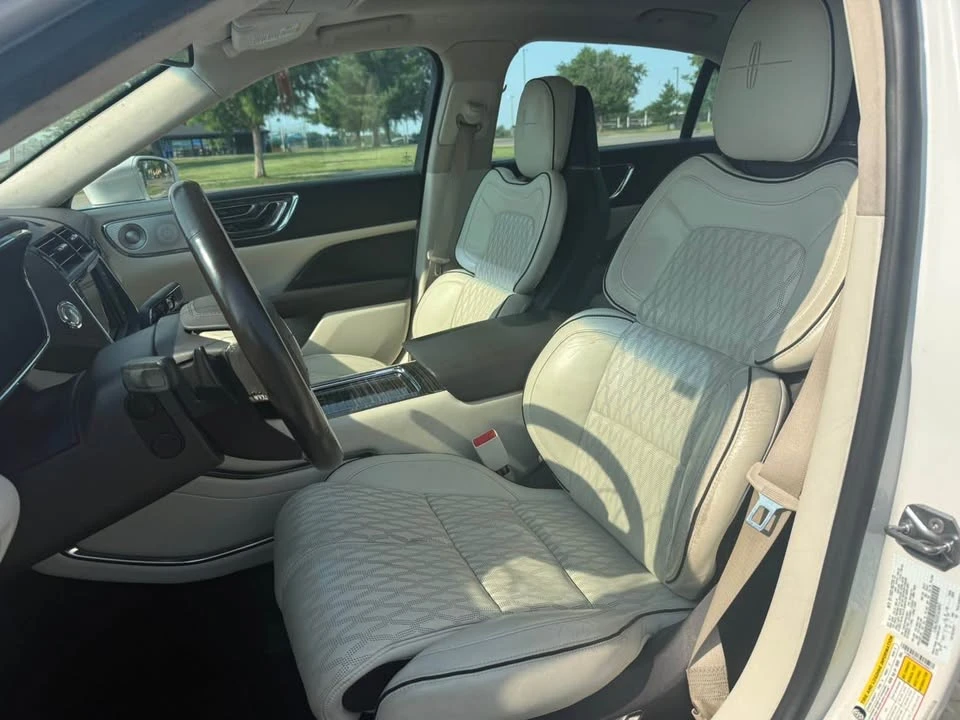 2017 Lincoln Continental 10th Gen - Image 12 of 20