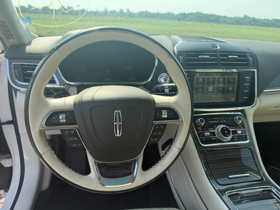 2017 Lincoln Continental 10th Gen - Image 15 of 20