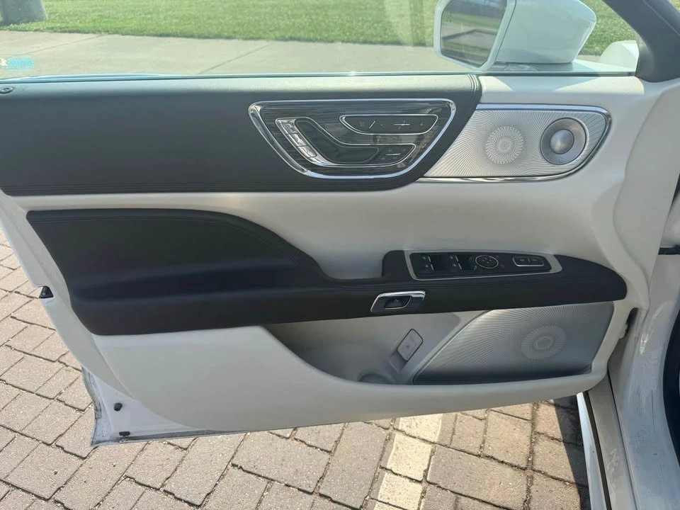 2017 Lincoln Continental 10th Gen - Image 16 of 20