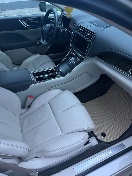 2017 Lincoln Continental 10th Gen - Image 4 of 5