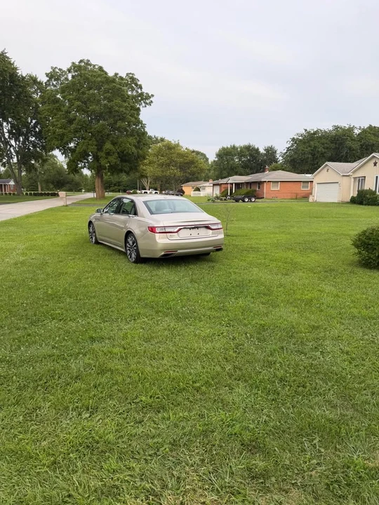 2017 Lincoln Continental 10th Gen - Image 2 of 5