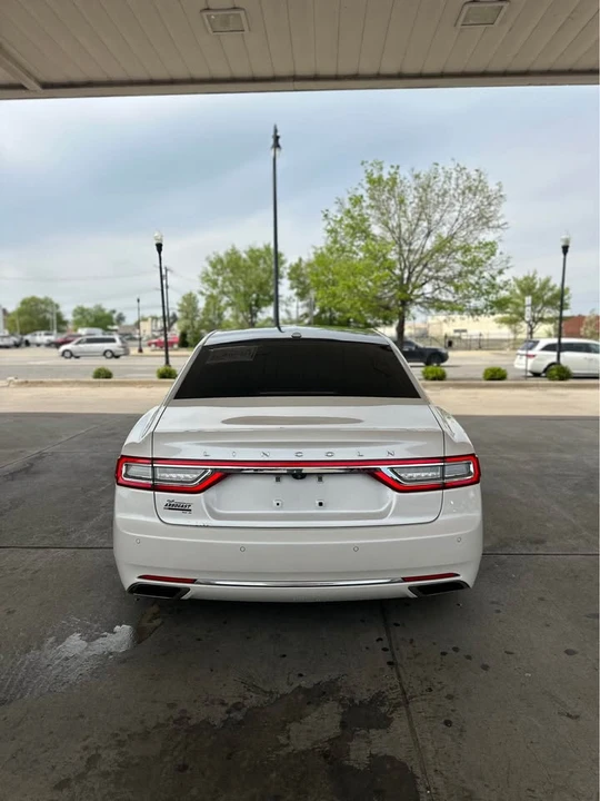 2017 Lincoln Continental 10th Gen - Image 4 of 16