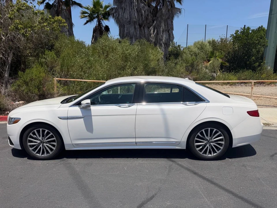 2017 Lincoln Continental 10th Gen - Image 4 of 24