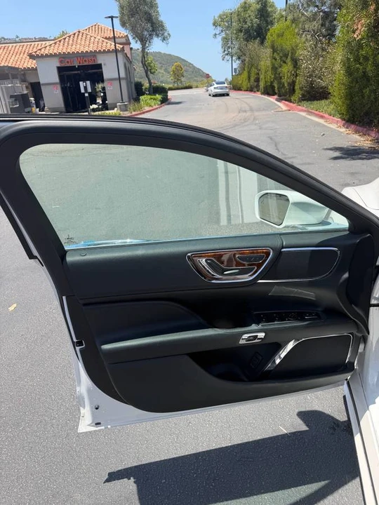 2017 Lincoln Continental 10th Gen - Image 19 of 24
