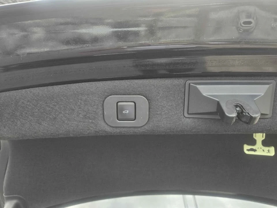2017 Lincoln Continental 10th Gen - Image 10 of 15
