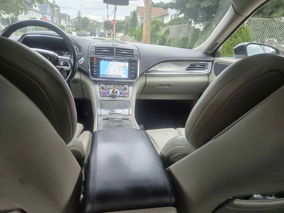2017 Lincoln Continental 10th Gen - Image 8 of 18