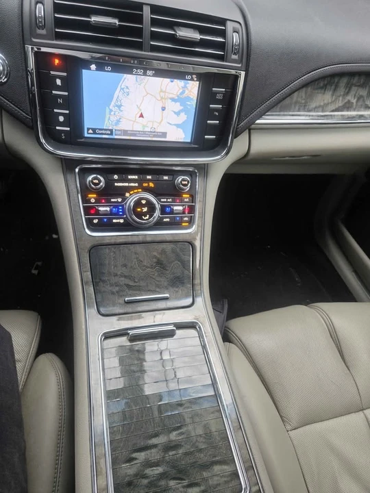 2017 Lincoln Continental 10th Gen - Image 6 of 18