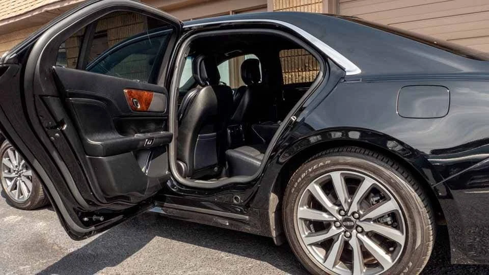2017 Lincoln Continental 10th Gen - Image 3 of 8