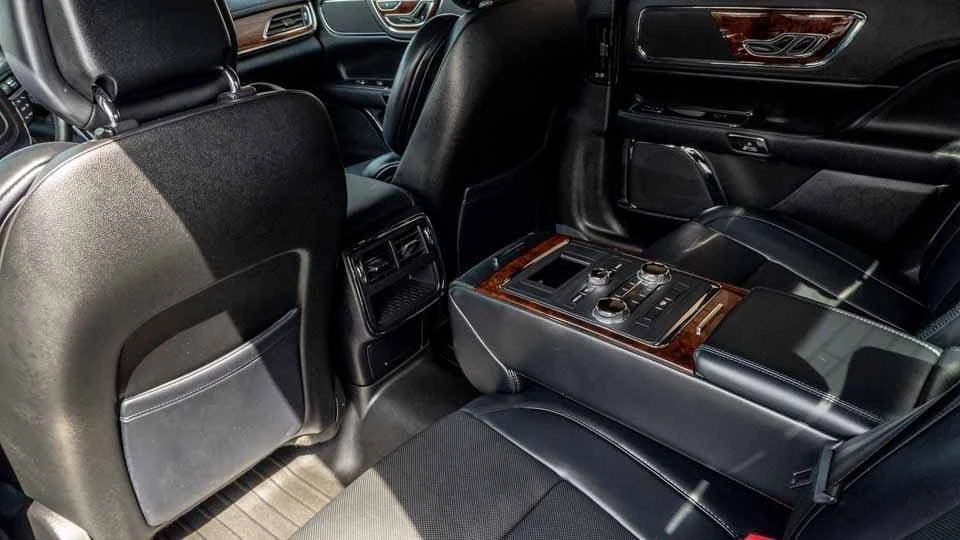 2017 Lincoln Continental 10th Gen - Image 4 of 8