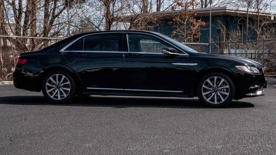 2017 Lincoln Continental 10th Gen - Image 2 of 8
