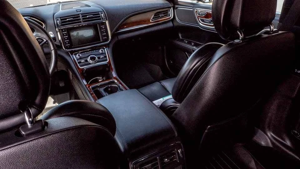 2017 Lincoln Continental 10th Gen - Image 5 of 8