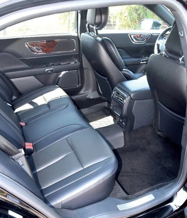 2017 Lincoln Continental 10th Gen - Image 6 of 8