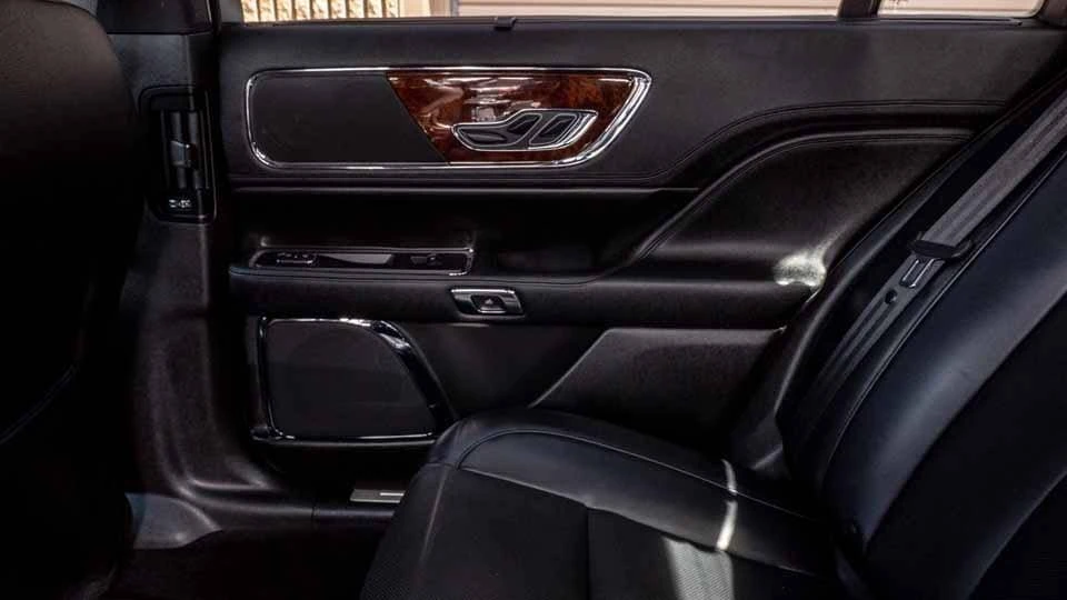 2017 Lincoln Continental 10th Gen - Image 7 of 8