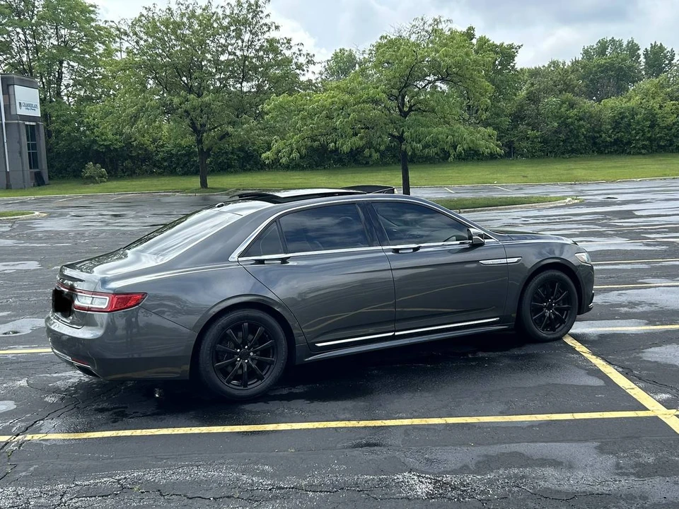 2017 Lincoln Continental 10th Gen - Image 3 of 10