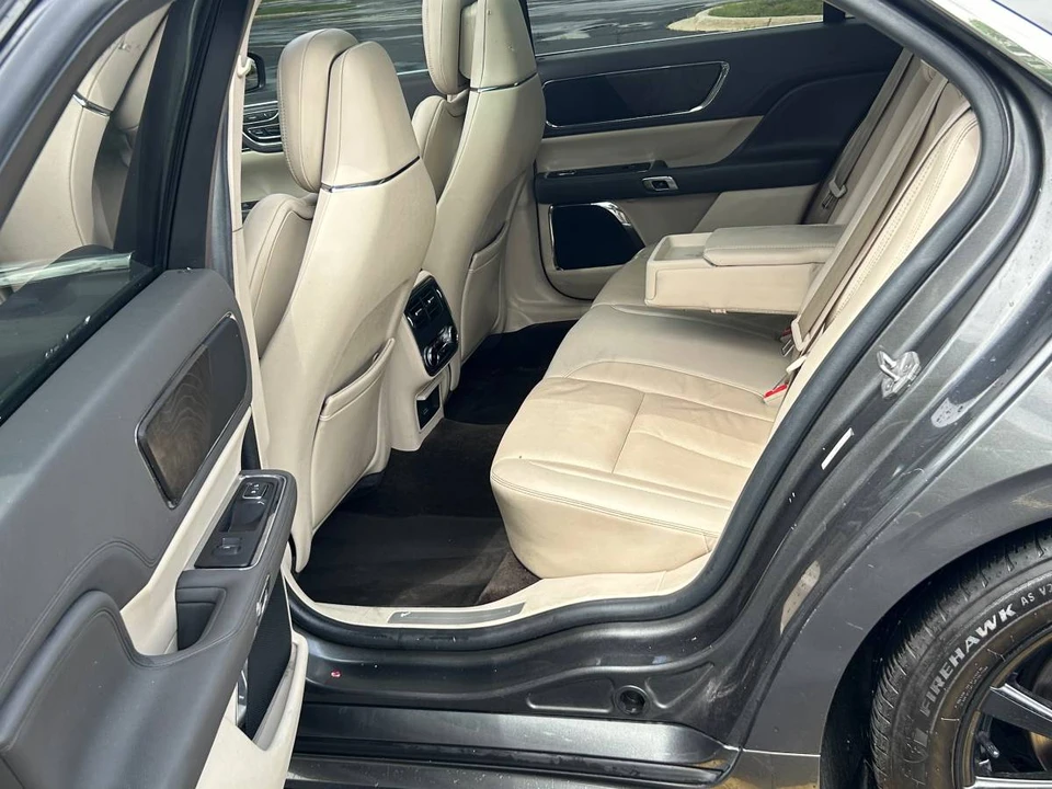 2017 Lincoln Continental 10th Gen - Image 10 of 10