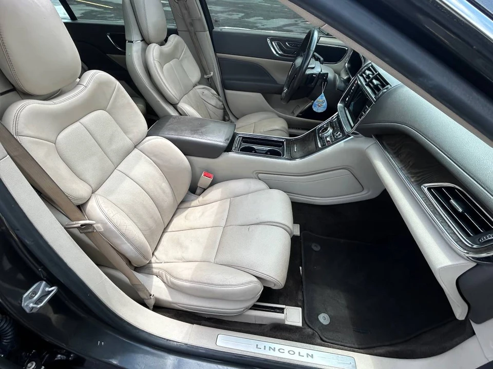 2017 Lincoln Continental 10th Gen - Image 9 of 10