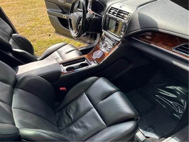 2017 Lincoln Continental 10th Gen - Image 12 of 20