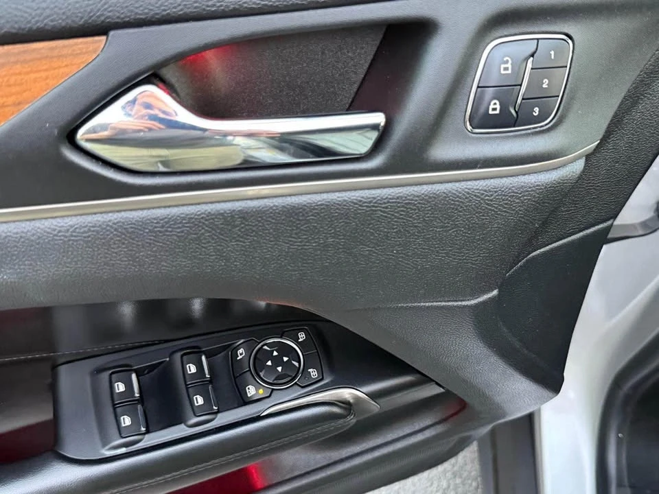 2017 Lincoln MKC - Image 8 of 10
