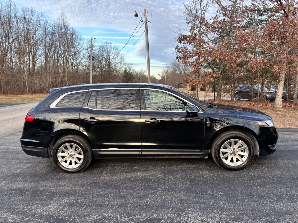 2017 Lincoln MKT - Image 8 of 18