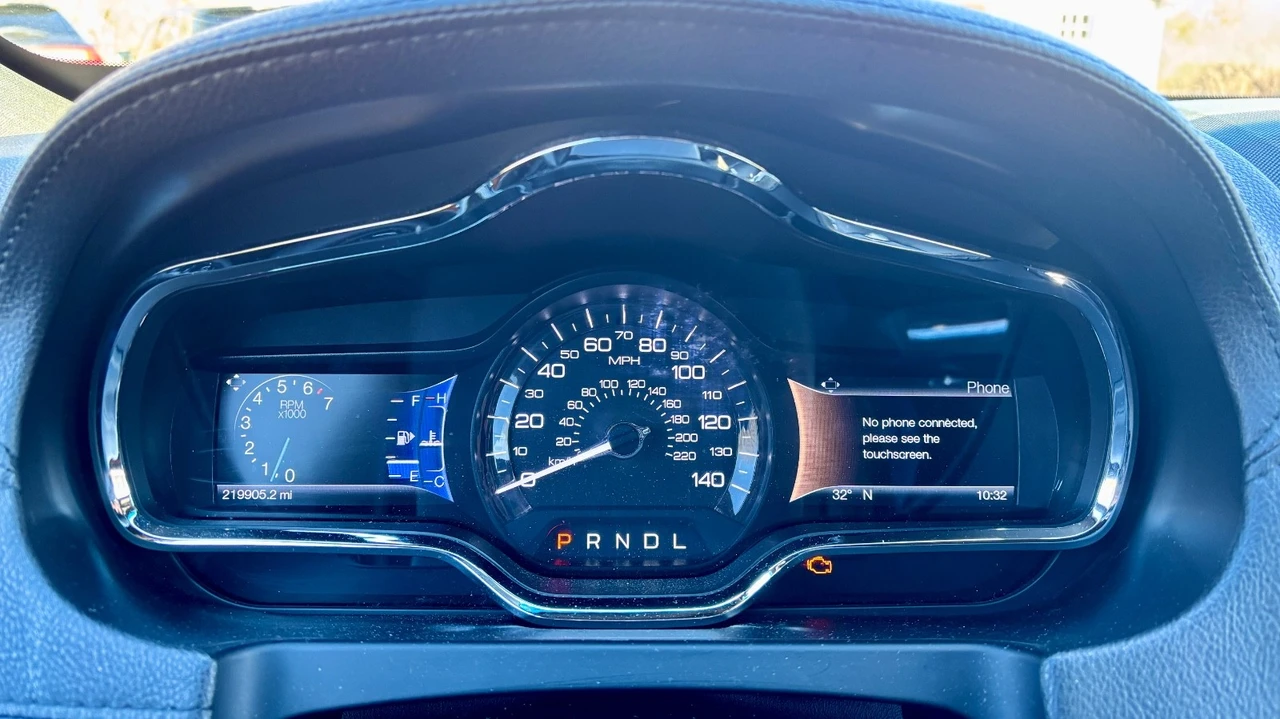 2017 Lincoln MKT - Image 14 of 18