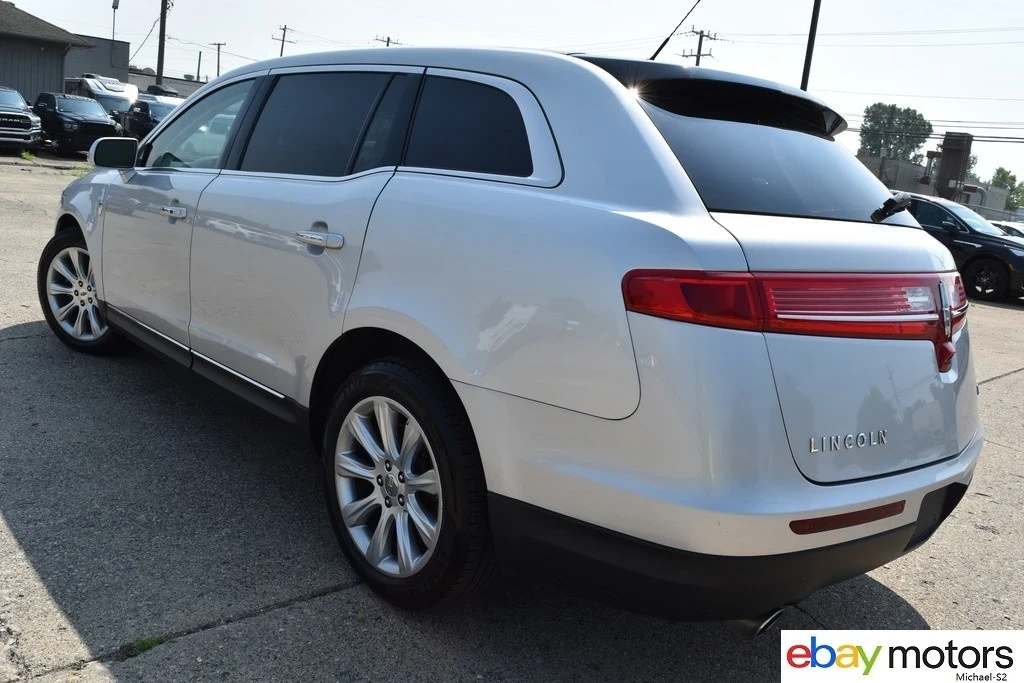 2017 Lincoln MKT - Image 7 of 24