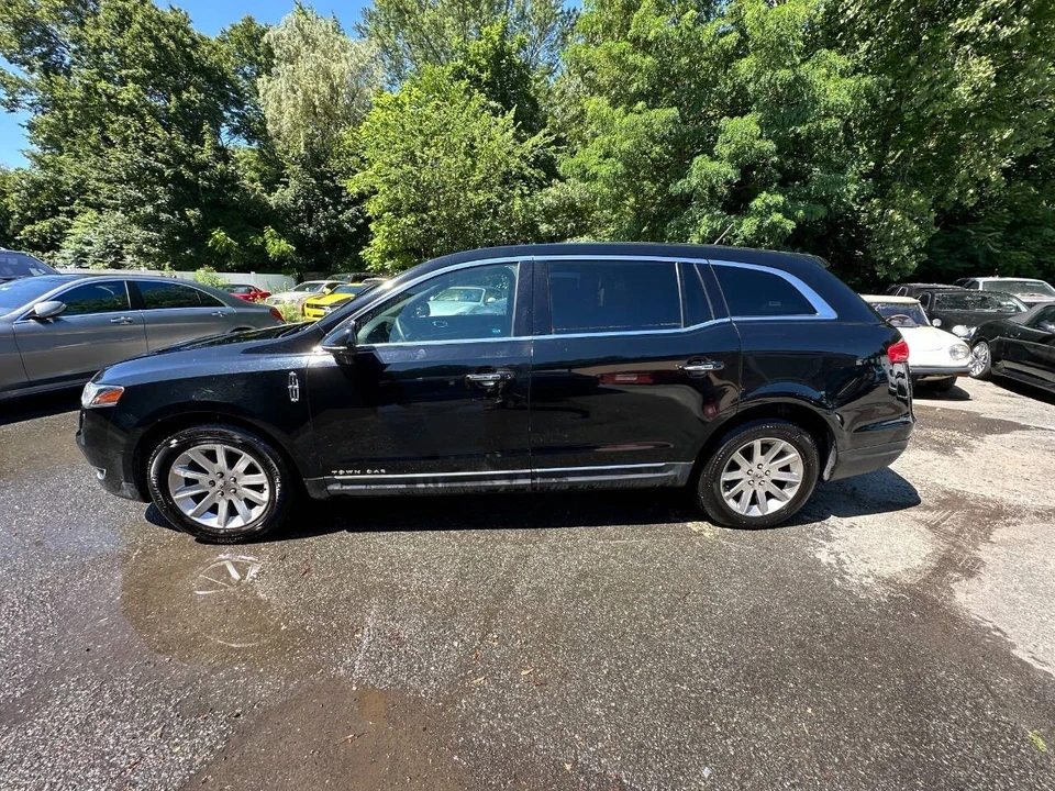 2017 Lincoln MKT - Image 8 of 21
