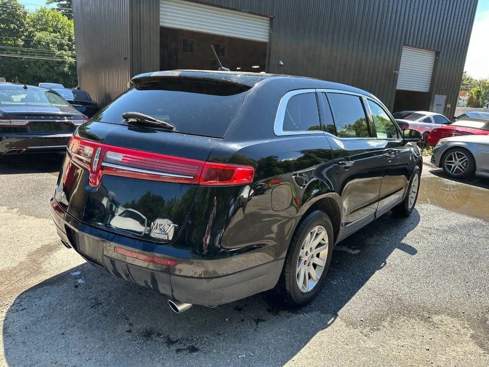 2017 Lincoln MKT - Image 5 of 21