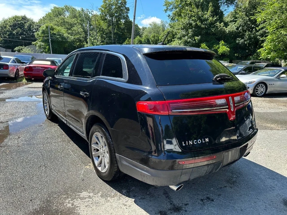 2017 Lincoln MKT - Image 7 of 21