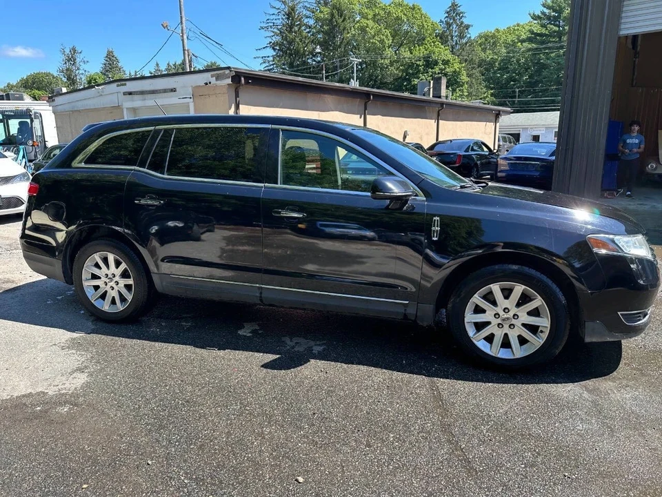 2017 Lincoln MKT - Image 4 of 21