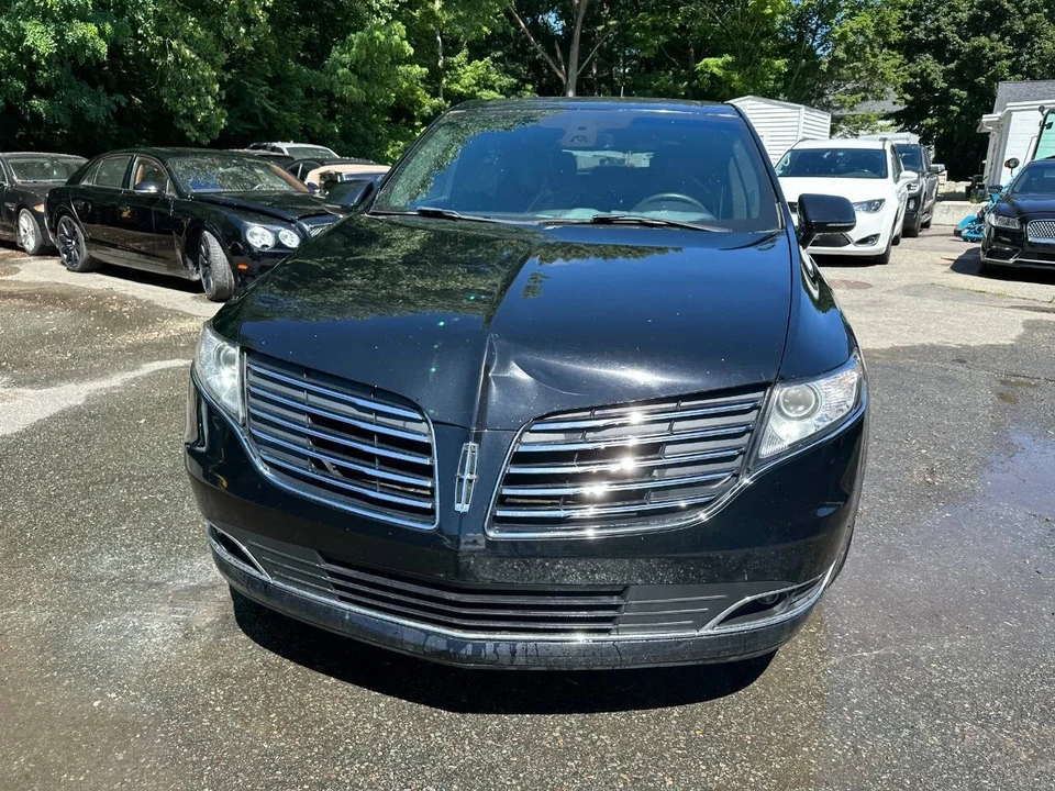 2017 Lincoln MKT - Image 2 of 21