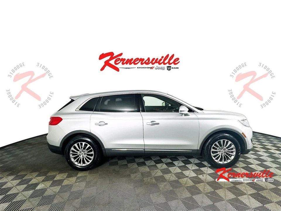 2017 Lincoln MKX - Image 8 of 21