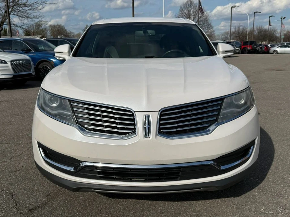2017 Lincoln MKX - Image 2 of 24