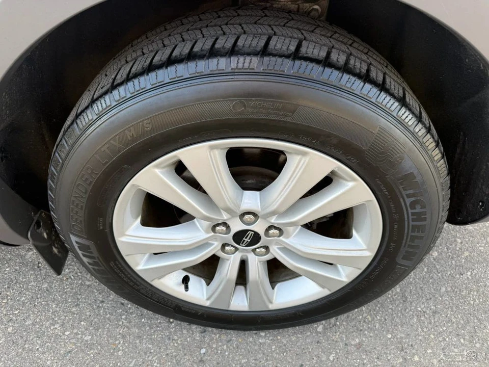 2017 Lincoln MKX - Image 10 of 24