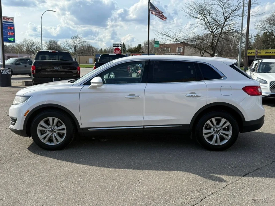 2017 Lincoln MKX - Image 8 of 12