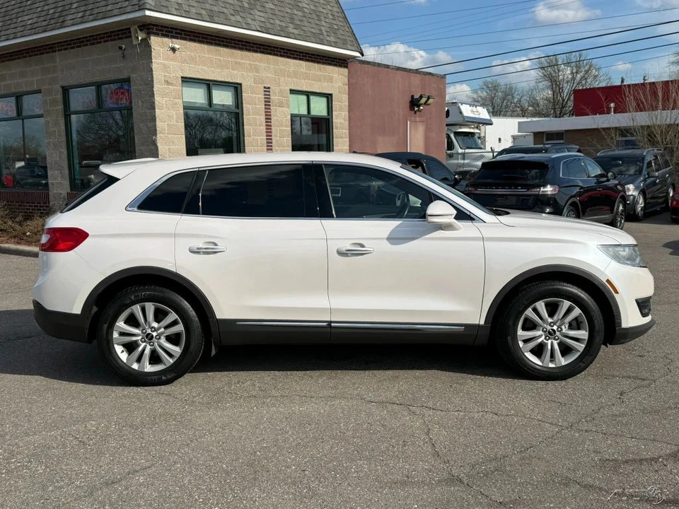 2017 Lincoln MKX - Image 4 of 12