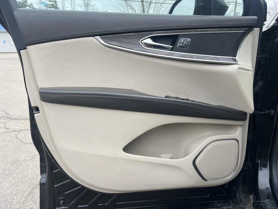 2017 Lincoln MKX - Image 11 of 12