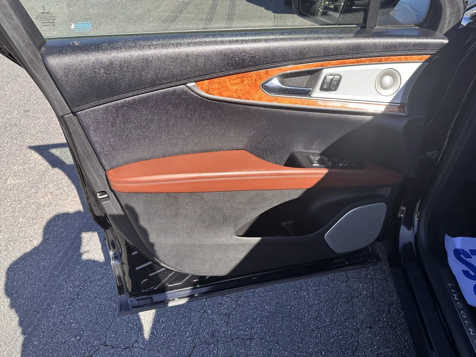 2017 Lincoln MKX - Image 9 of 21
