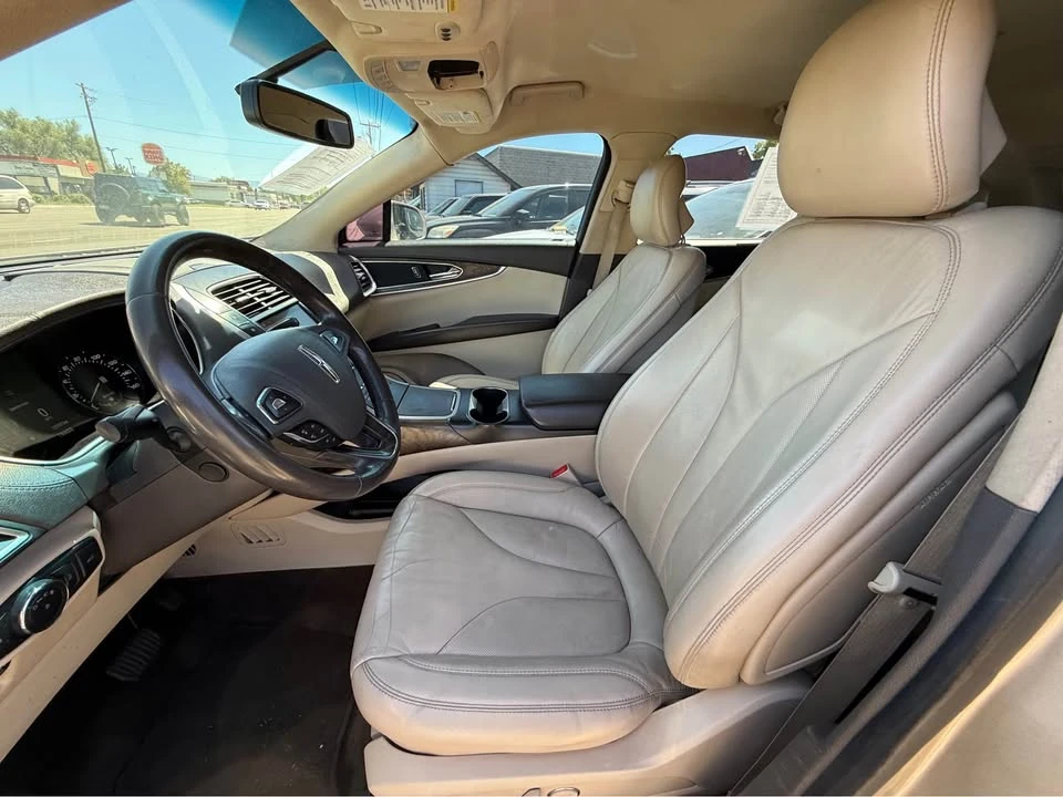 2017 Lincoln MKX - Image 5 of 10