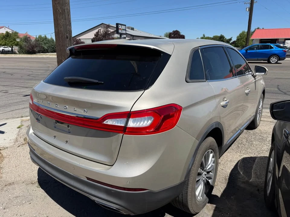 2017 Lincoln MKX - Image 2 of 10