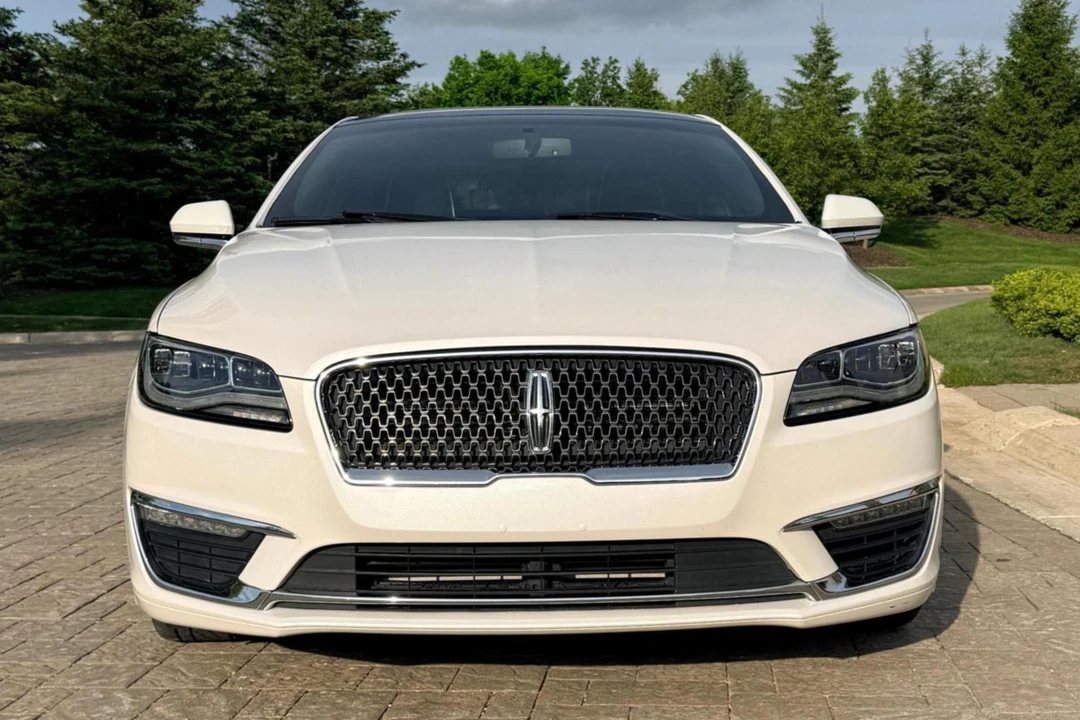 2017 Lincoln MKZ - Image 2 of 31