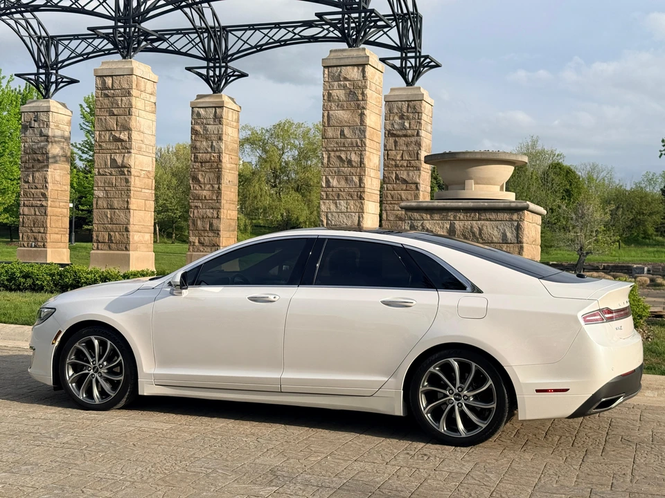 2017 Lincoln MKZ - Image 12 of 31
