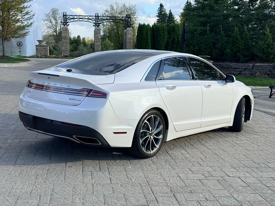 2017 Lincoln MKZ - Image 22 of 31