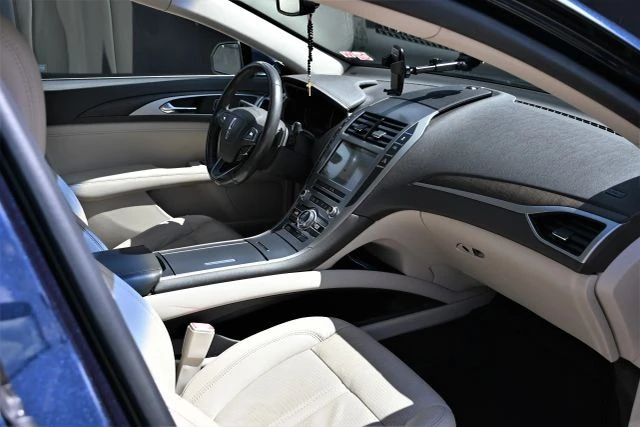 2017 Lincoln MKZ - Image 18 of 21