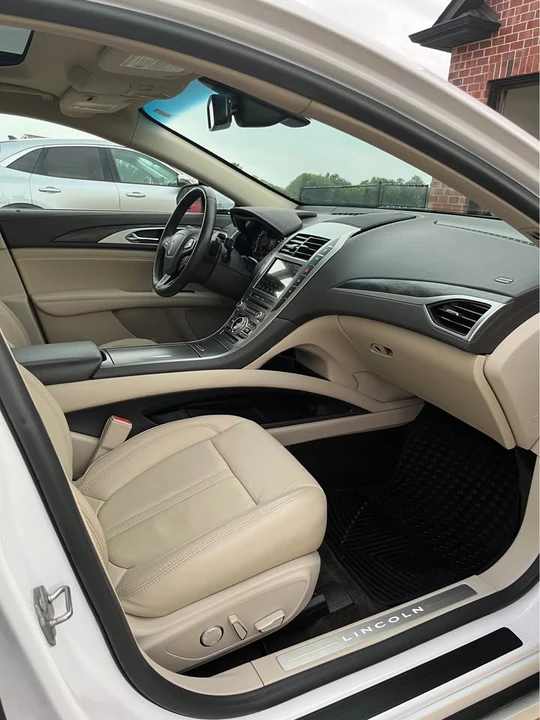 2017 Lincoln MKZ - Image 11 of 17
