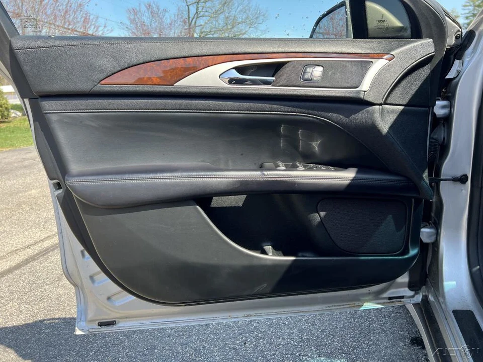 2017 Lincoln MKZ - Image 11 of 12
