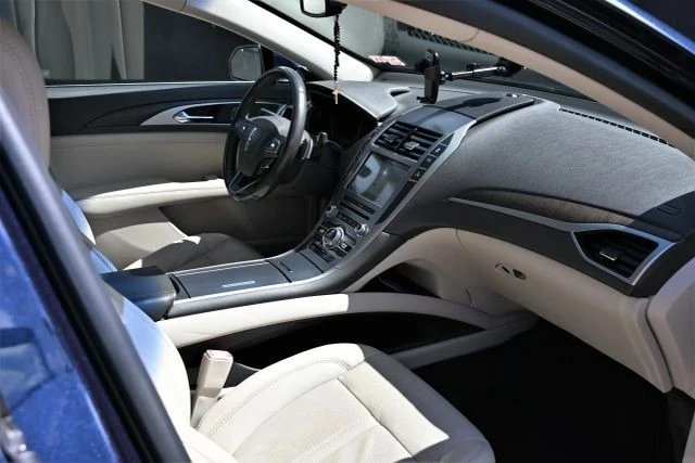 2017 Lincoln MKZ - Image 18 of 21