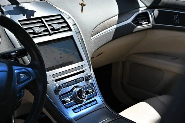 2017 Lincoln MKZ - Image 13 of 21